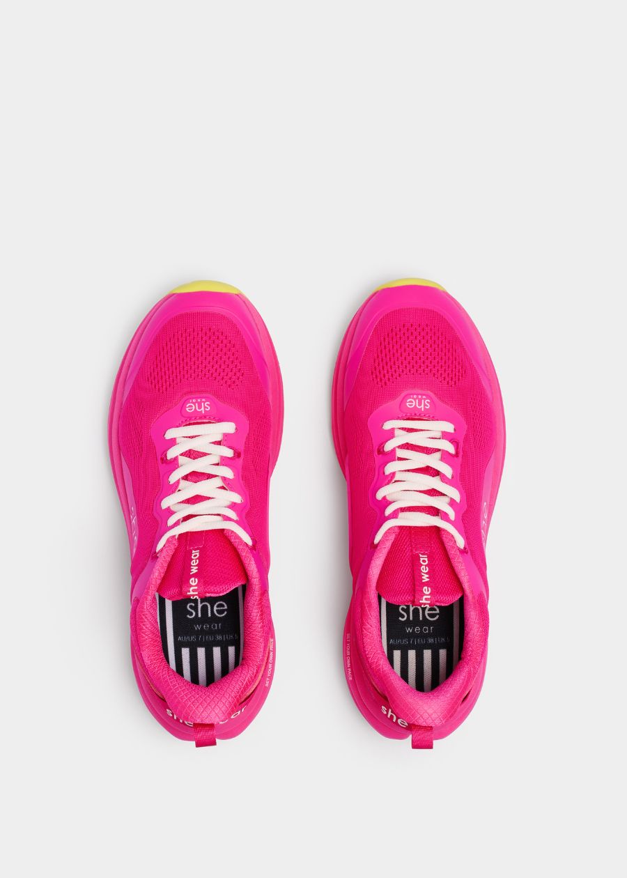 Pace: supportive women's walking shoe