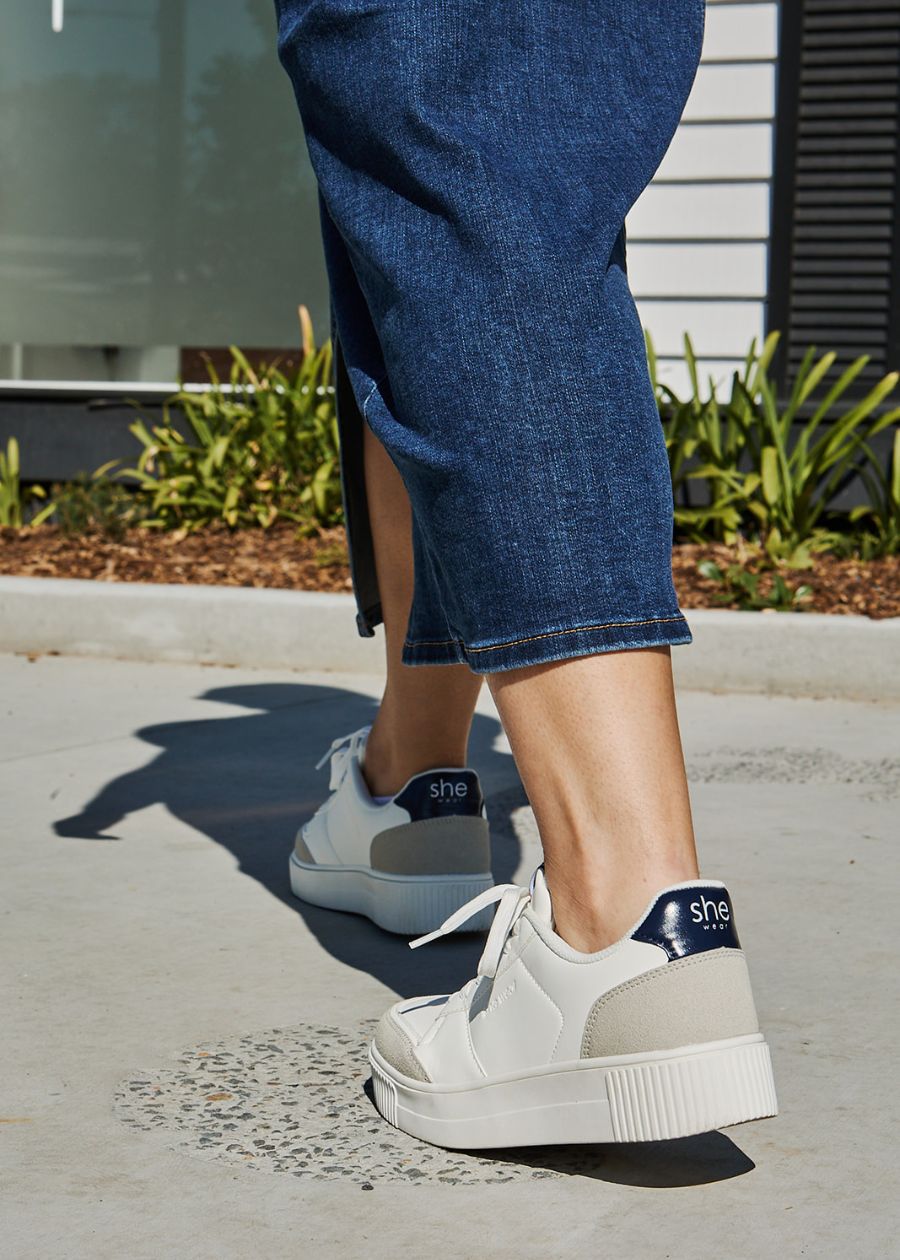 she wear rise platform supportive sneakers