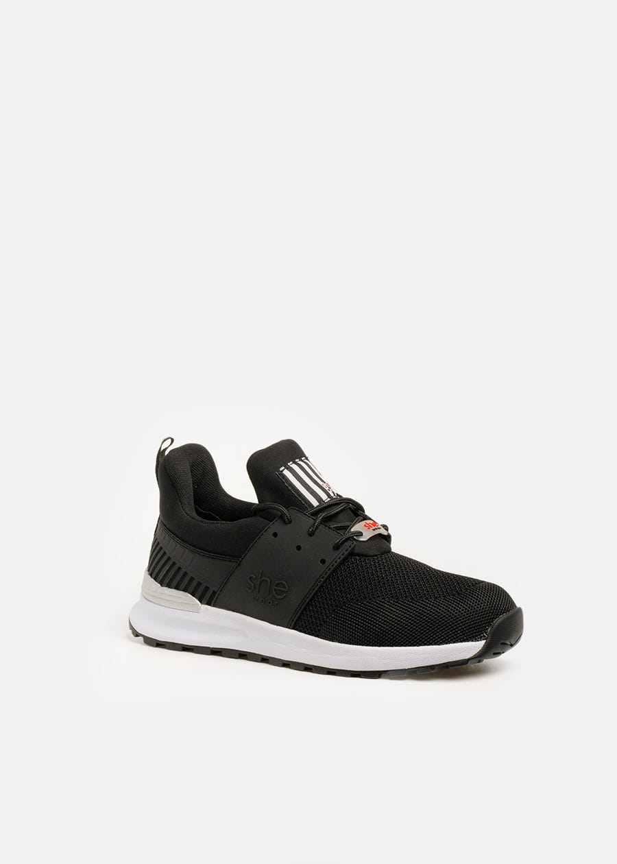 Orthotic friendly active sneaker with all day support
