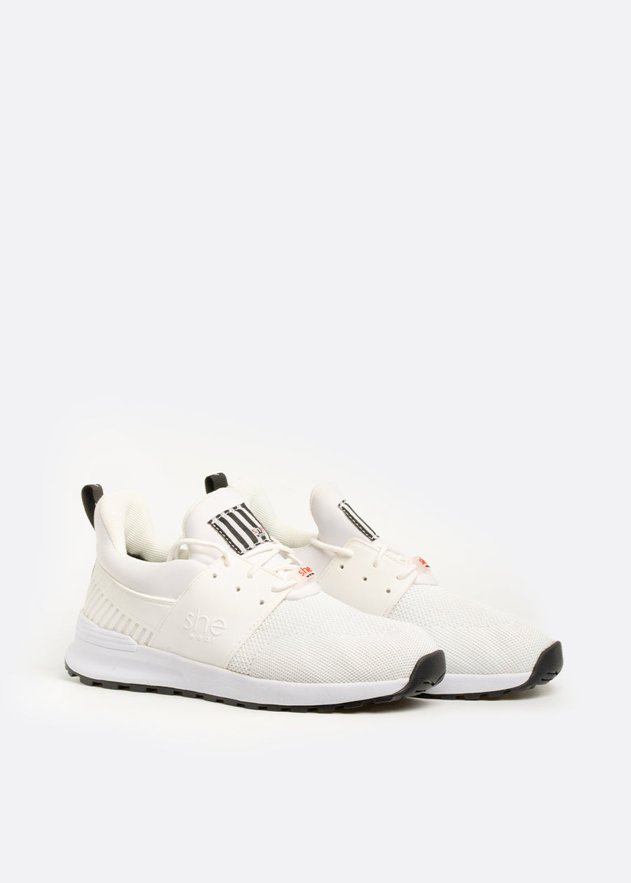 side profile of slip resistant walking shoes 