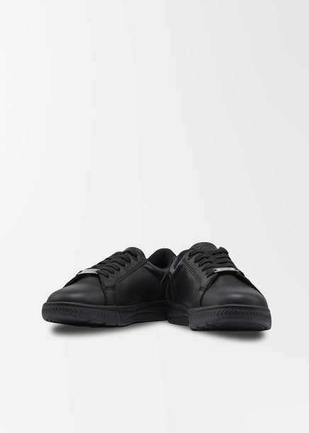 Supports: all day comfort women's sneakers